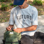 Camiseta-Future-Flag-Cinza-Mescla-Frente-Close-Ambiente