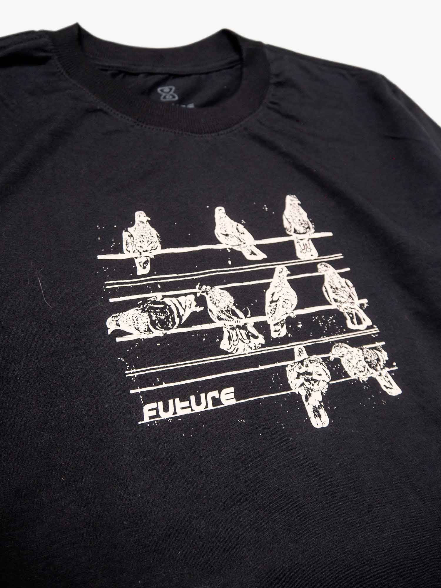Camiseta-Future-Pigeons-Preta-Close-02