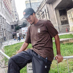 Camiseta-Future-Texturized-Marrom-Frente-Modelo