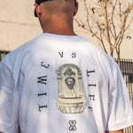 Camiseta-Future-Time-Vs-Life-Branca-Costas-Close-Ambiente