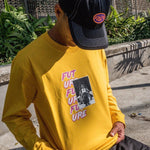 Camiseta Manga Longa Future Teller Amarela Close Ambiente