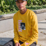 Camiseta Manga Longa Future Teller Amarela Frente Ambiente