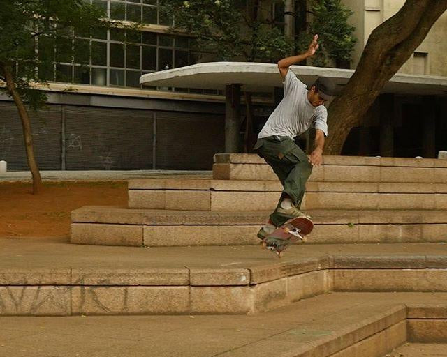 Muita coisa sobre uma manobra. - Future Skateboards
