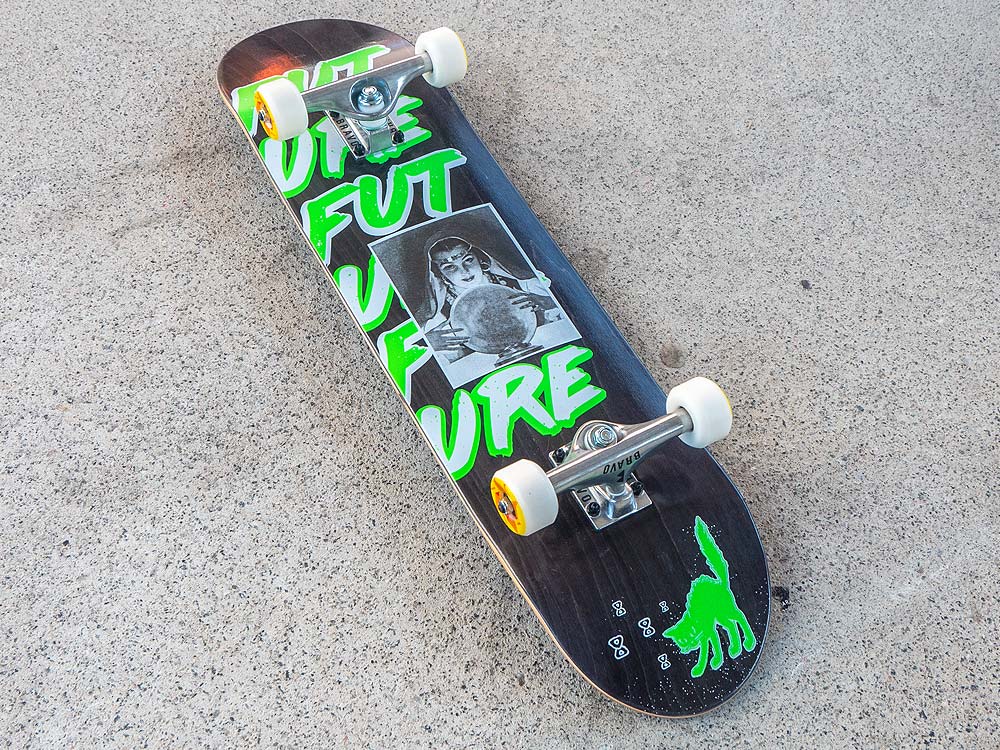 Skates Montados Marfim e Maple Future Skateboards