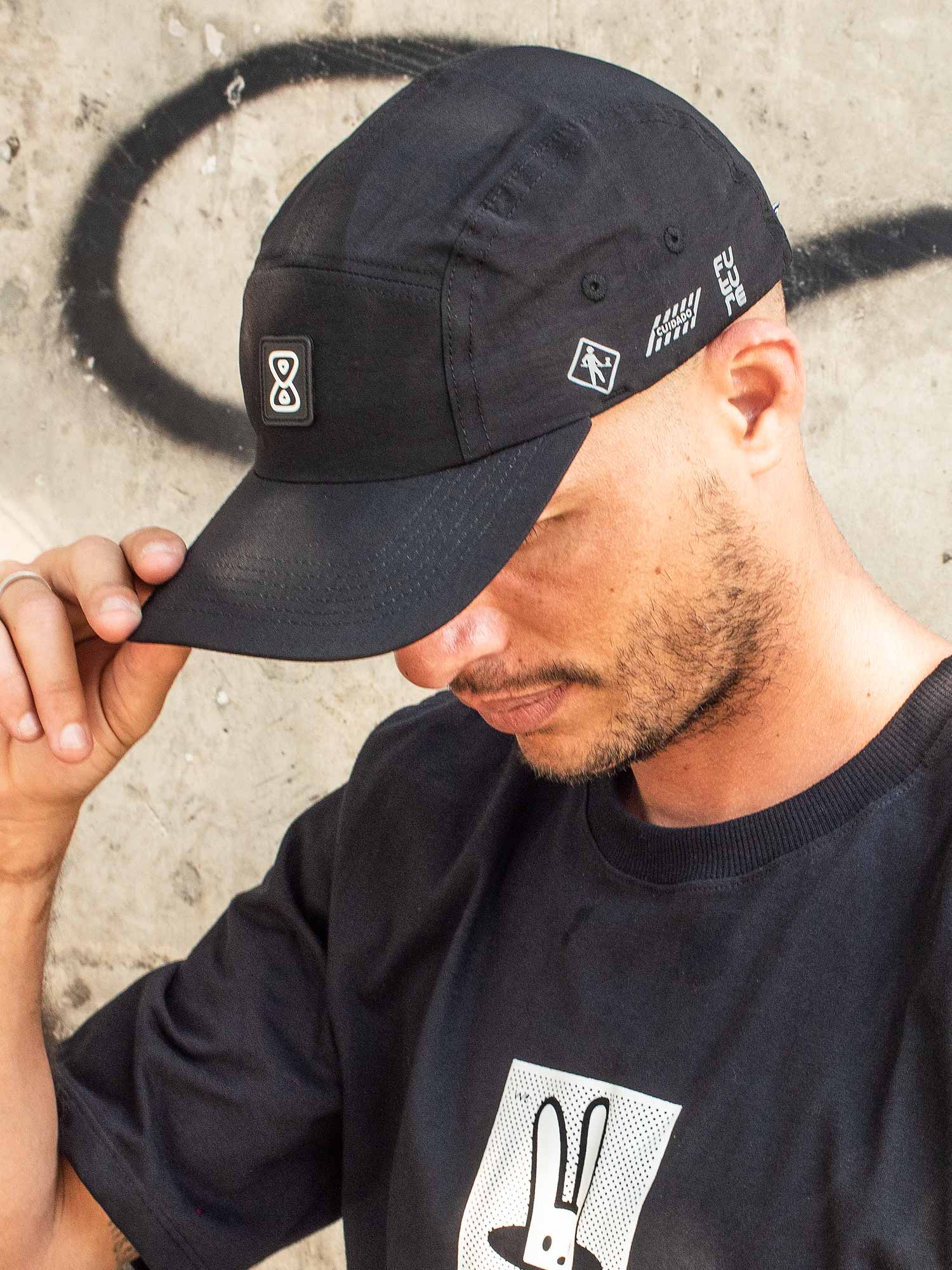 Bone-5-Panel-Future-Working-Preto-Frente-Ambiente