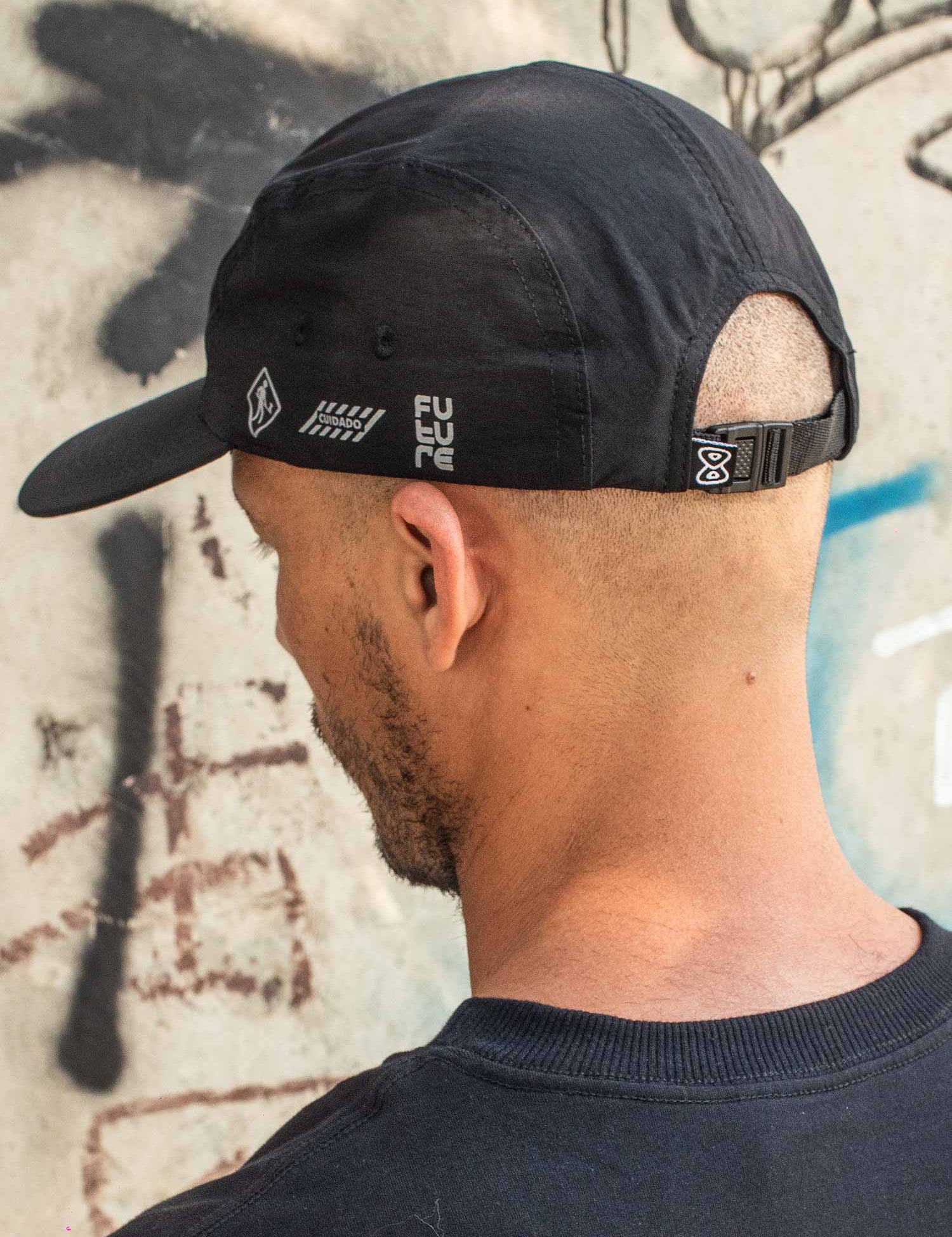 Bone-5-Panel-Future-Working-Preto-Perfil-Ambiente