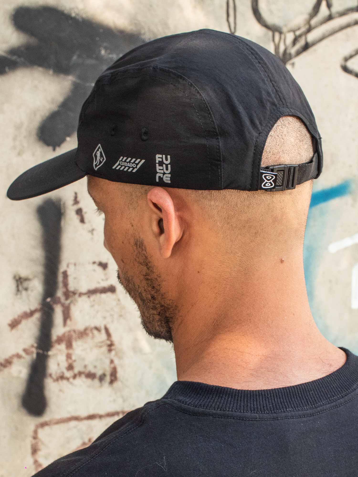 Bone-5-Panel-Future-Working-Preto-Perfil-Ambiente