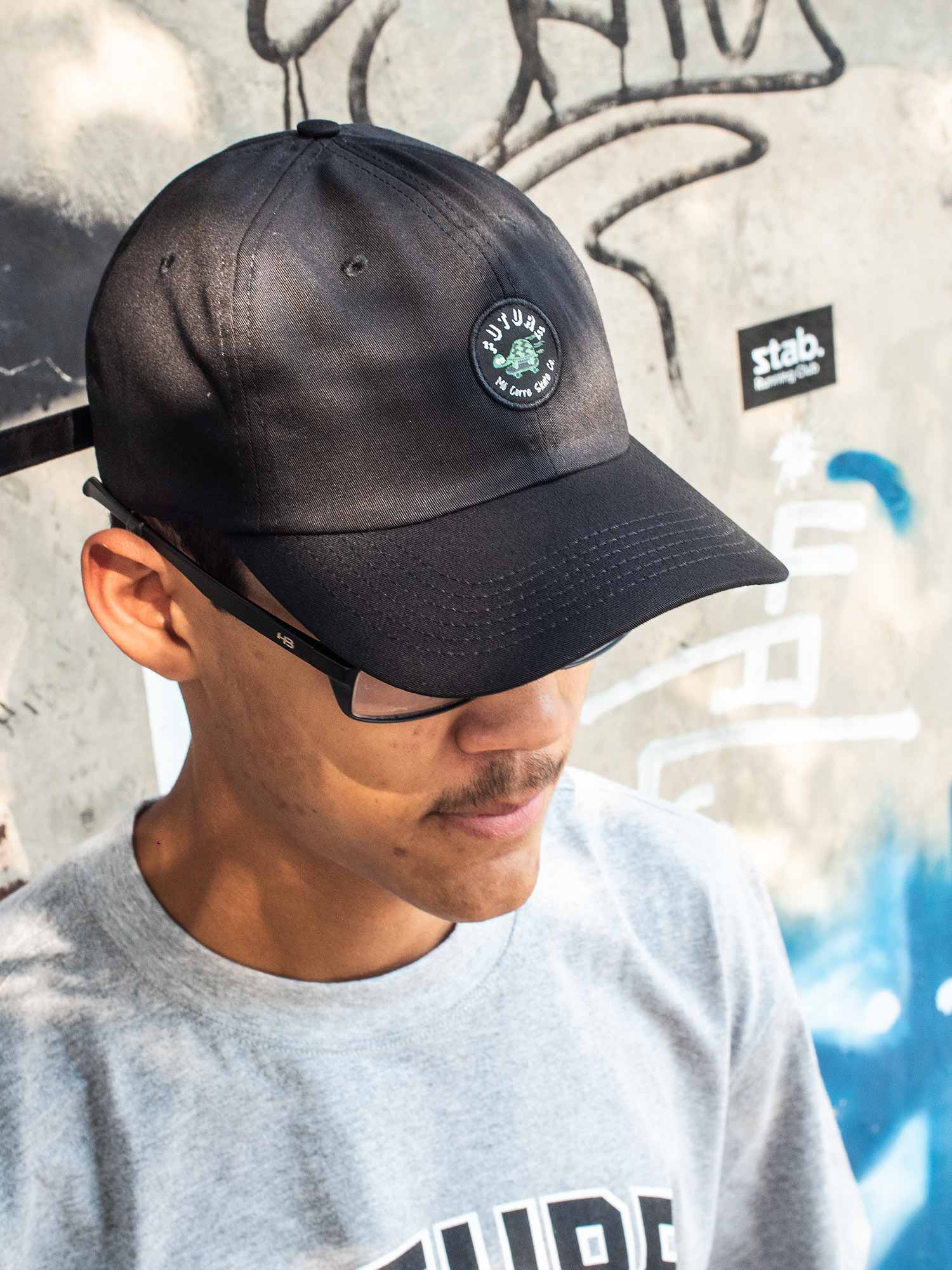 Bone-Dad-Hat-Future-Correria-Preto-Frente-Ambiente