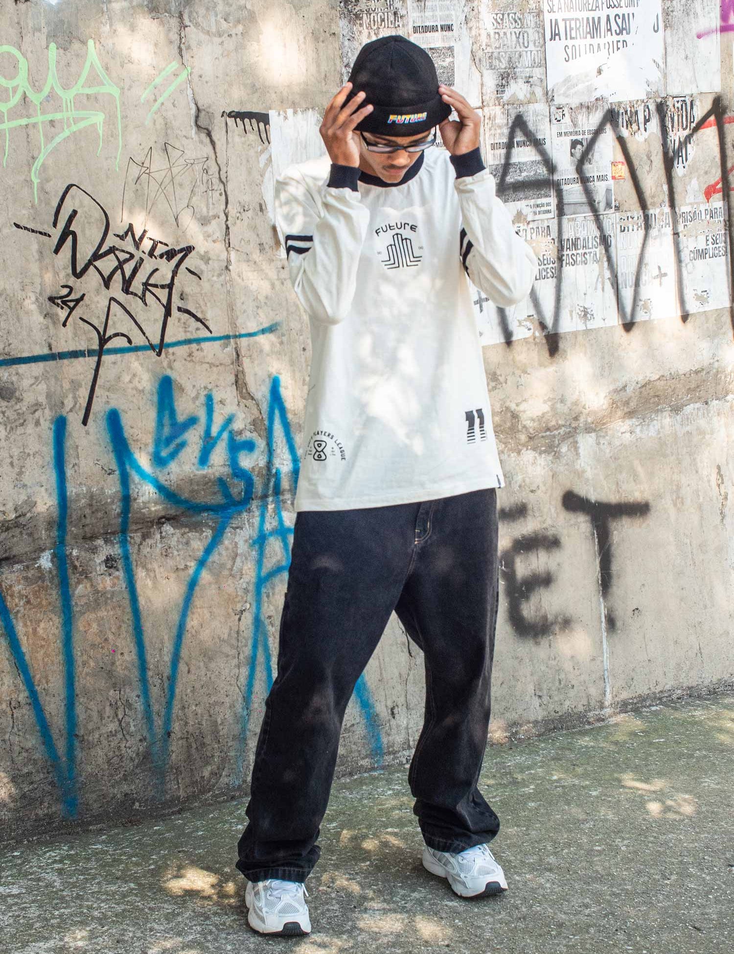 Calca-Future-Jeans-93_Gs-Preta-Costas-Ambiente