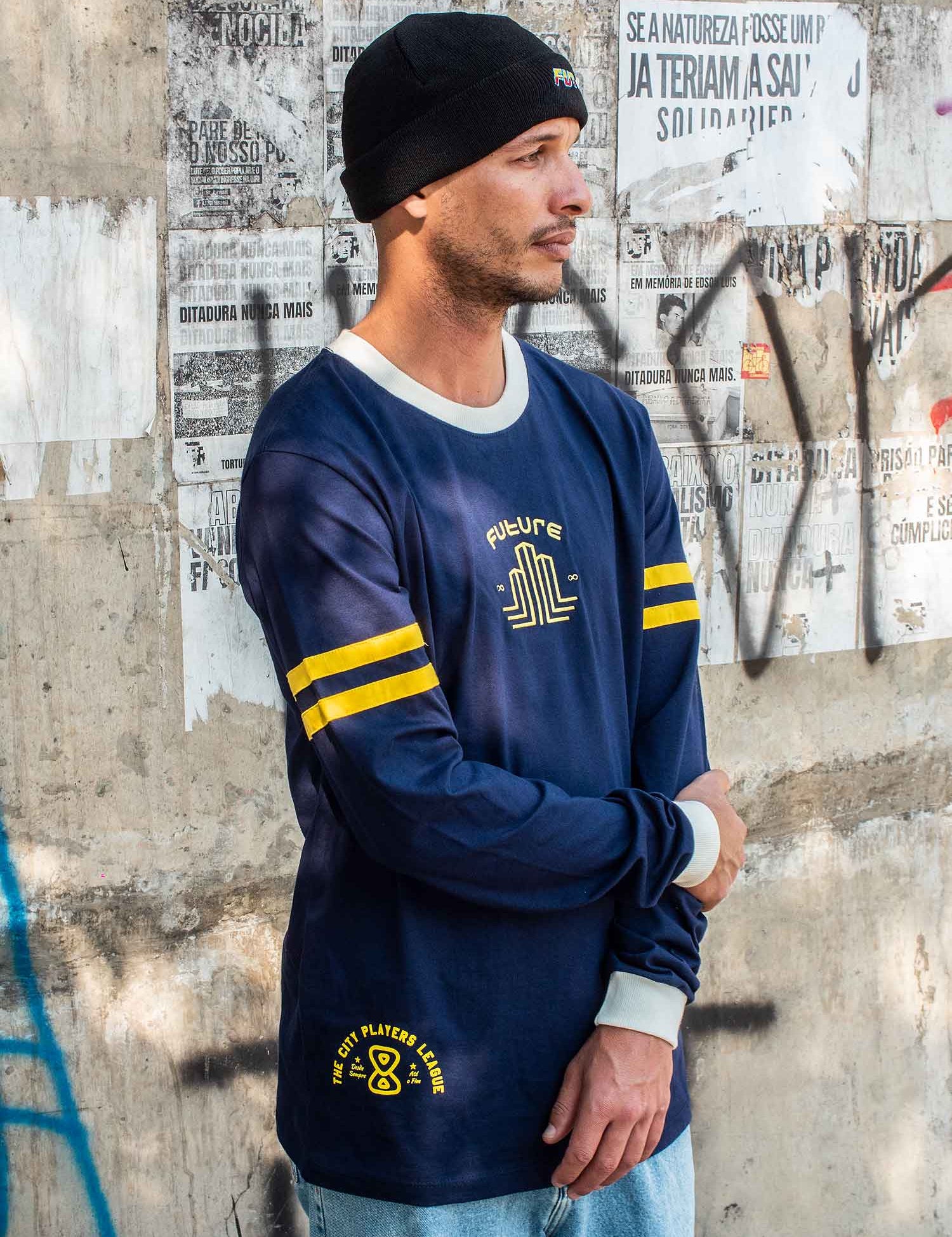 Camiseta-Future-City-Players-Azul-Marinho-Perfil-Ambiente