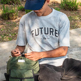 Camiseta Future Flag Cinza Mescla Frente Close Ambiente