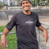 Camiseta Future Light Cone Preta Frente Modelo