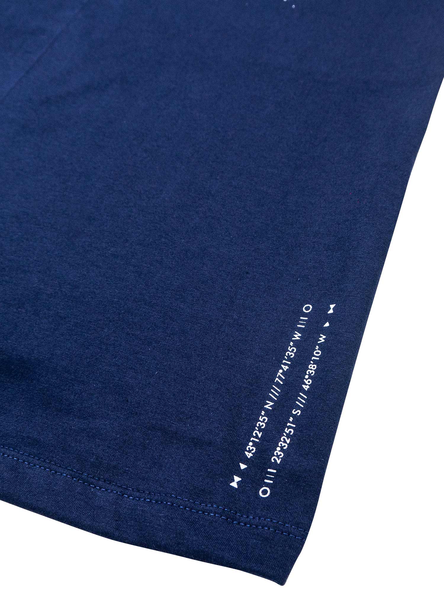 Camiseta-Future-Mycrocosmos-Azul-Marinho-Costas-Close-Coordenadas