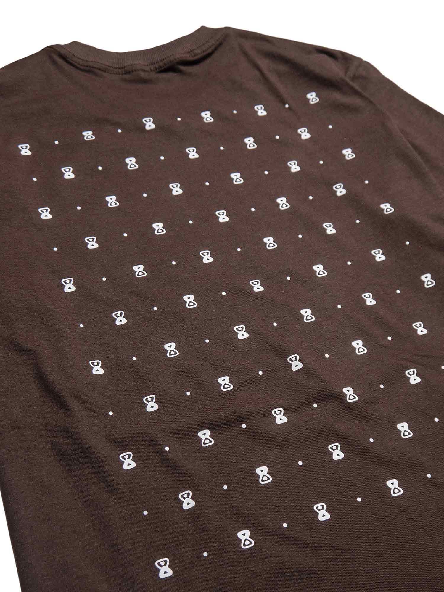 Camiseta-Future-Texturized-Marrom-Costas-Close