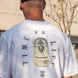 Camiseta Future Time Vs Life Branca Costas Close Ambiente