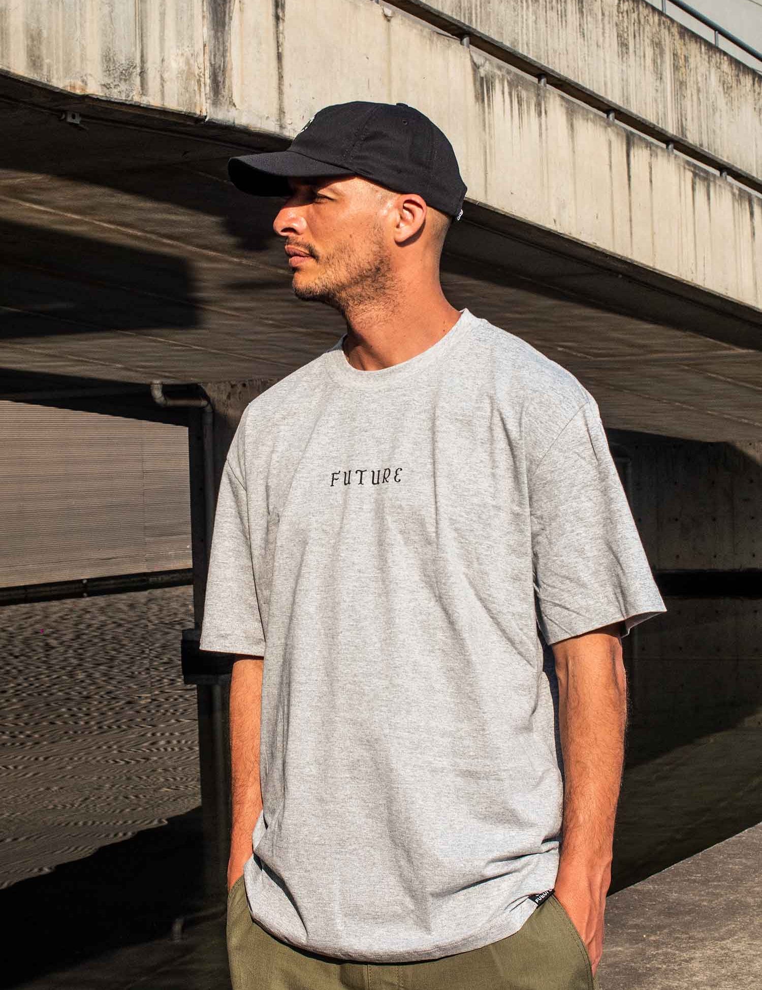 Camiseta Future Time Vs Life Cinza Mescla Frente Ambiente