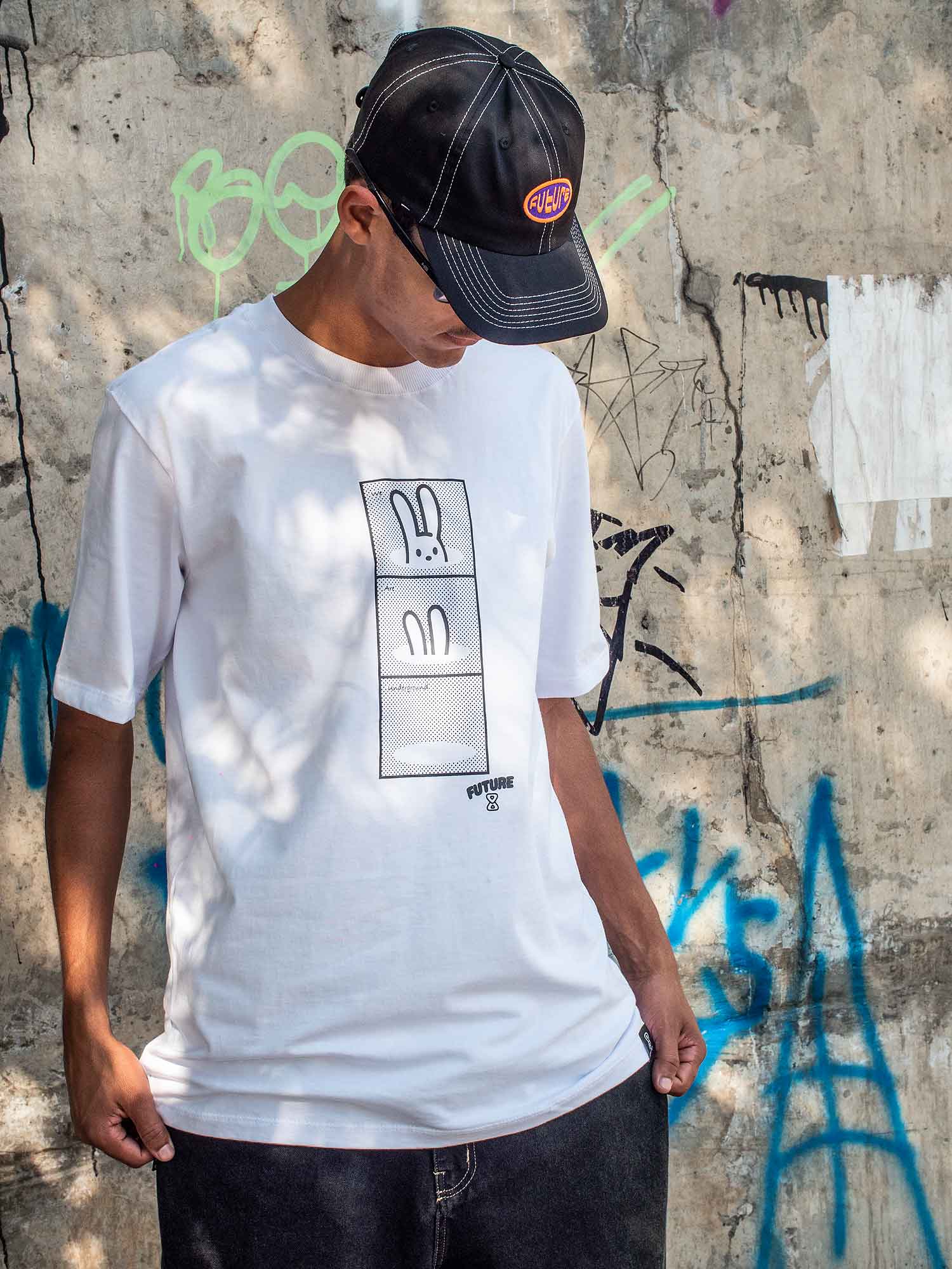 Camiseta-Future-Underground-Branca-Frente-Ambiente