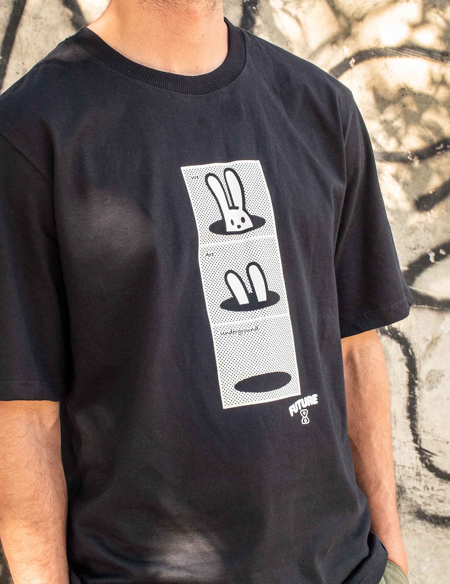 Camiseta Future Underground Preta Close Ambiente