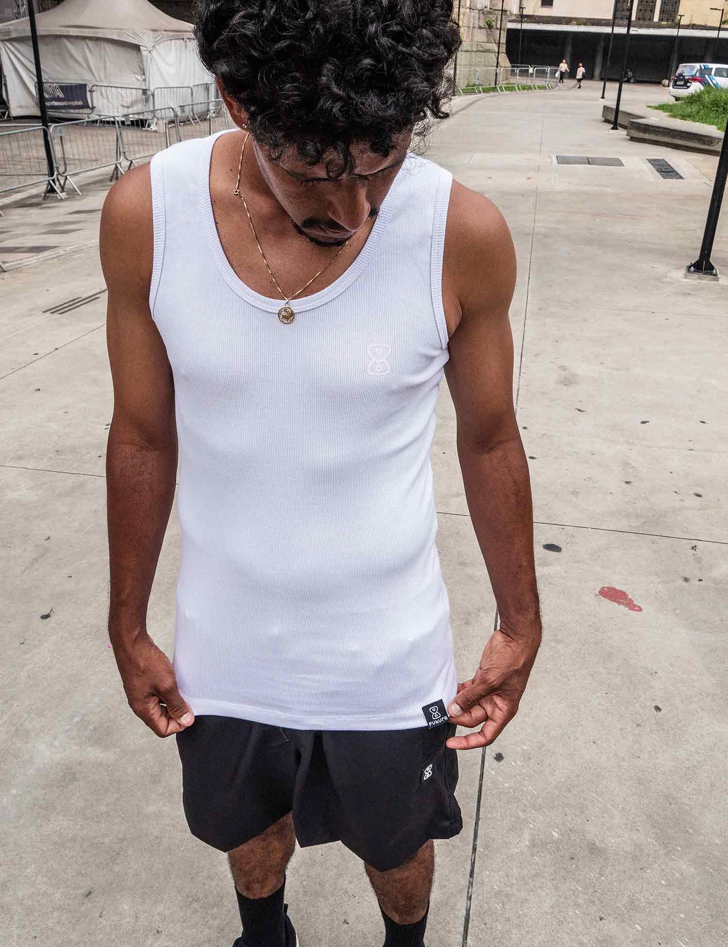 Regata-Future-Logo-Branca-Frente-Modelo