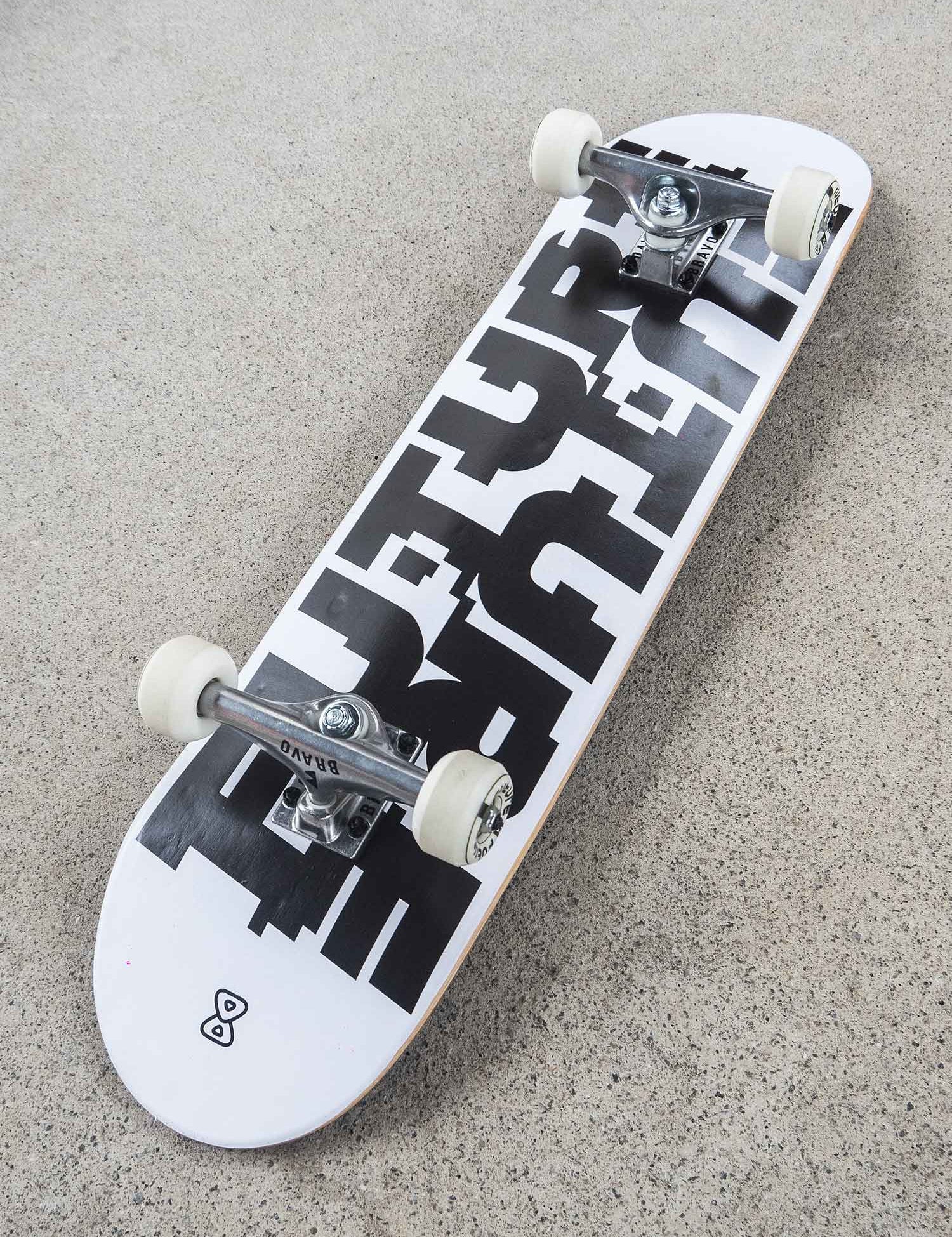 skate-montado-future-infinity-branco-ambiente