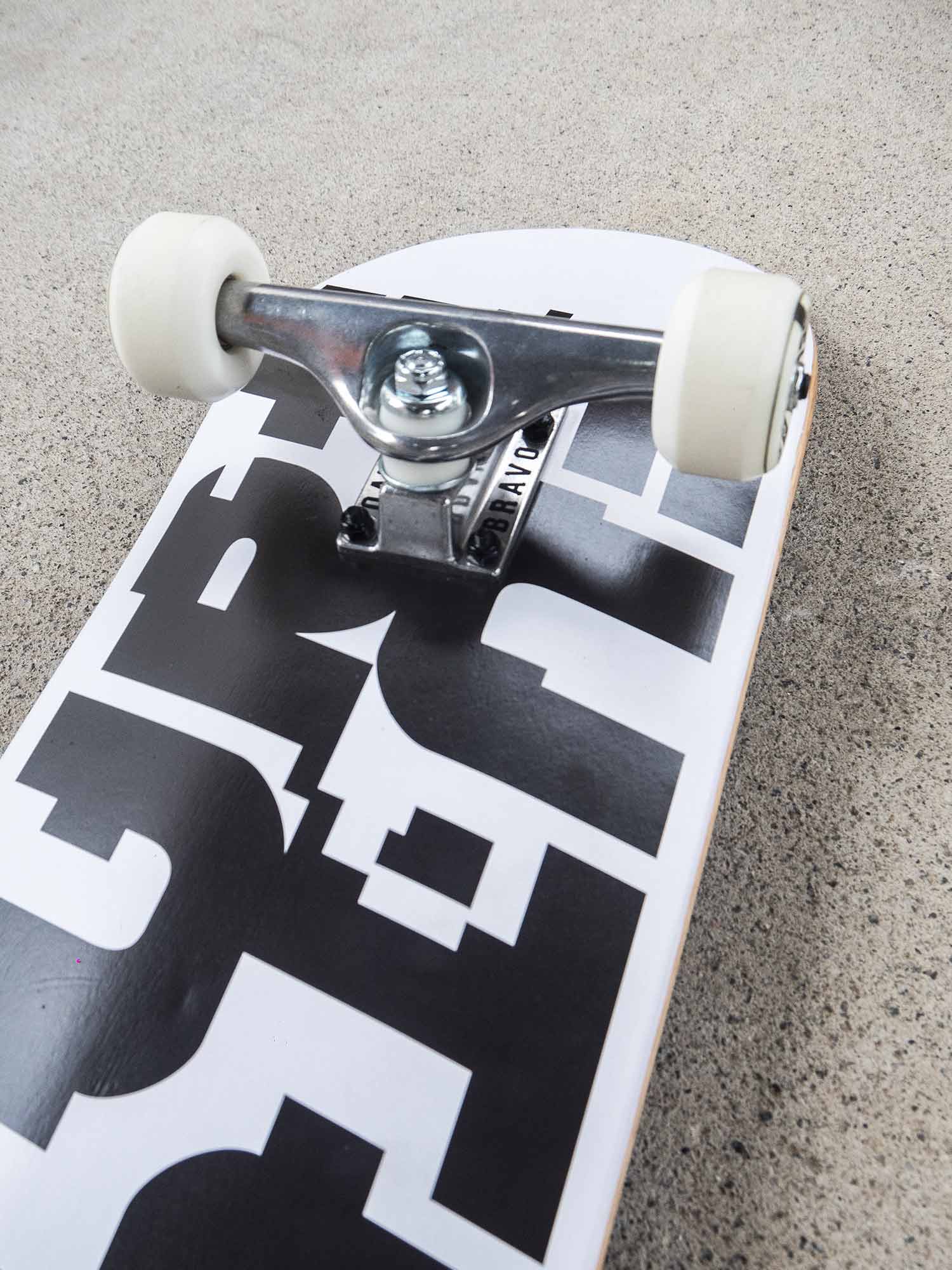 skate-montado-future-infinity-branco-truck