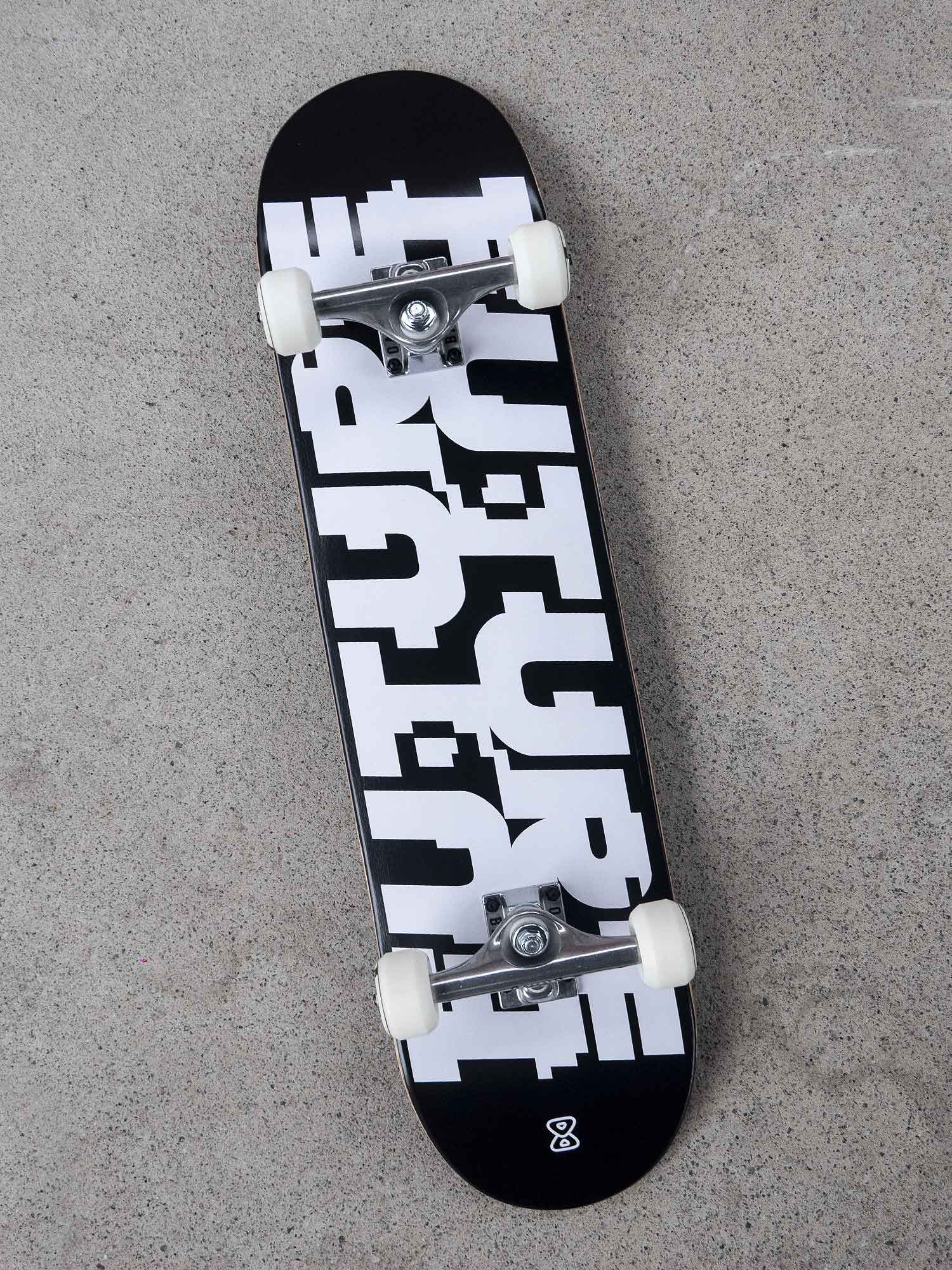 skate-montado-future-infinity-preto-ambiente