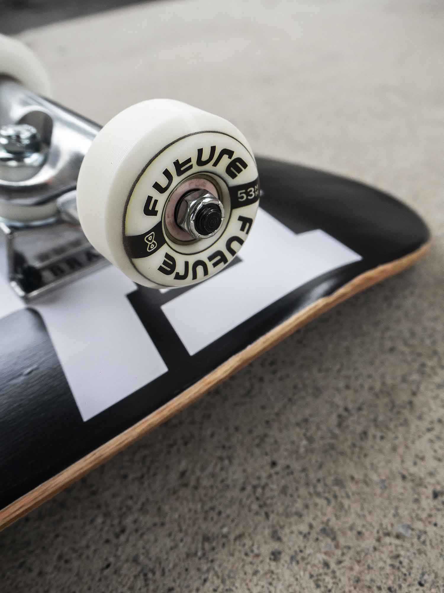 Infinity Shape Skating Ramp Skate Montado Básico Infinity Preto Future – Future Skateboards