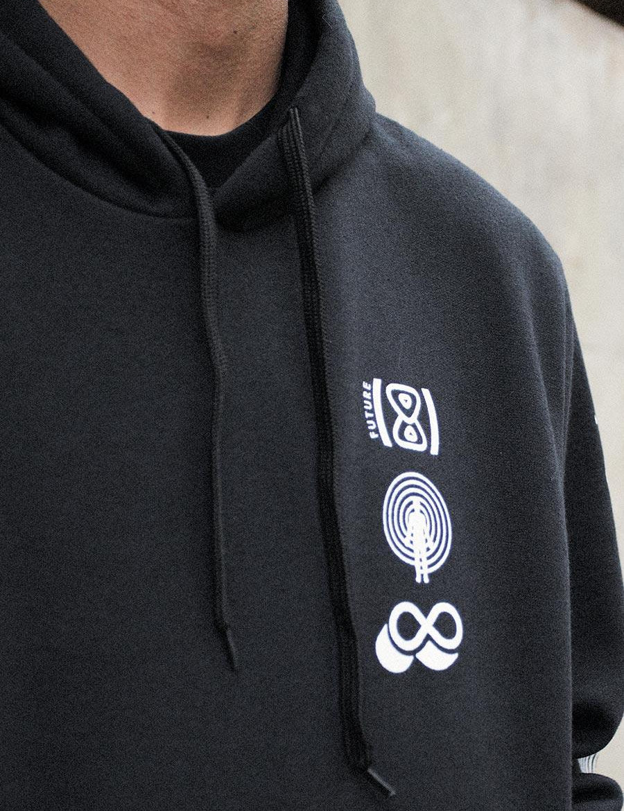 Moletom Future Motion Preto Frente Close Lifestyle