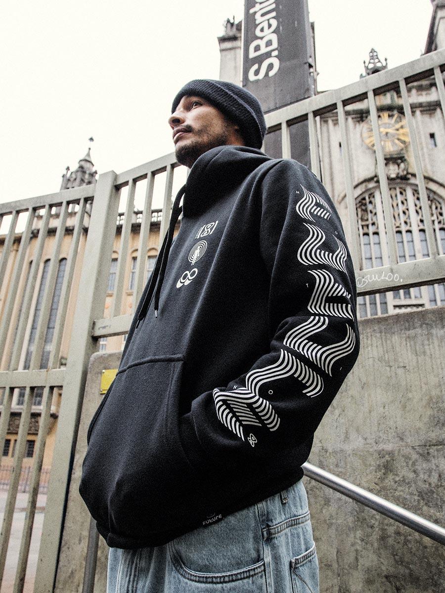 Moletom Future Motion Preto Perfil Lifestyle